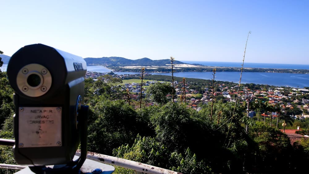 Lagoa da Conceição, Florianópolis. Foto: Daniel Vianna/MTur (domínio público, via Wikimedia Commons).