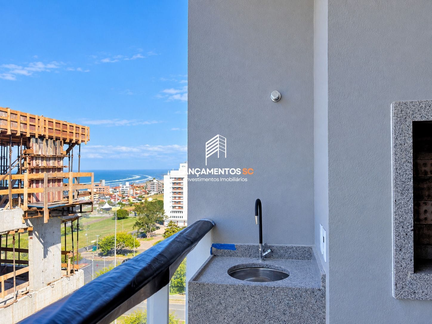 Apartamento no bairro Centro em Imbituba - Cód. 1758