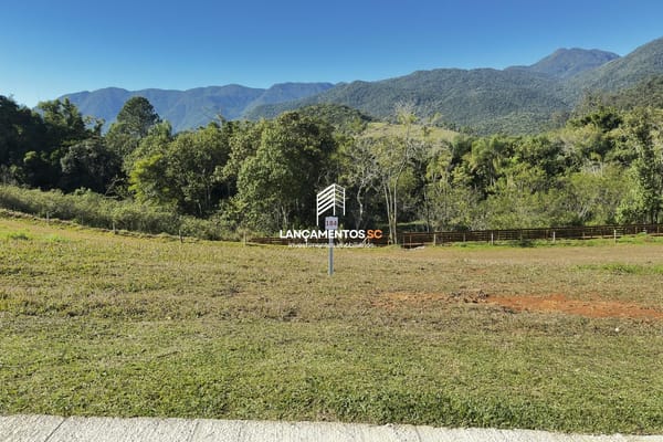 Terreno no bairro Vila Santana em Santo Amaro da Imperatriz - Cód. 1772
