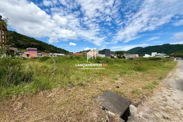 Terreno no bairro Fundos em Biguaçu - Cód. 2130